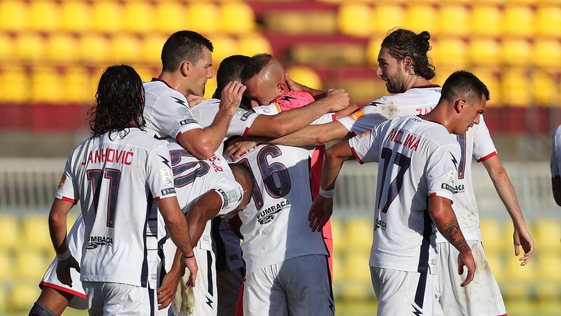 Il Crotone batte il Livorno 5-1: è in Serie A dopo il pari dello Spezia