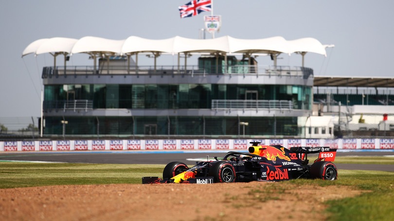 GP Silverstone, Verstappen il più veloce nelle libere, Leclerc quinto con la Ferrari