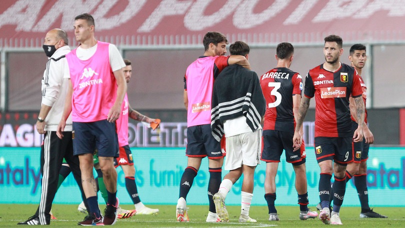 Genoa, ultrà contro proprietà e giocatori: striscioni al Signorini