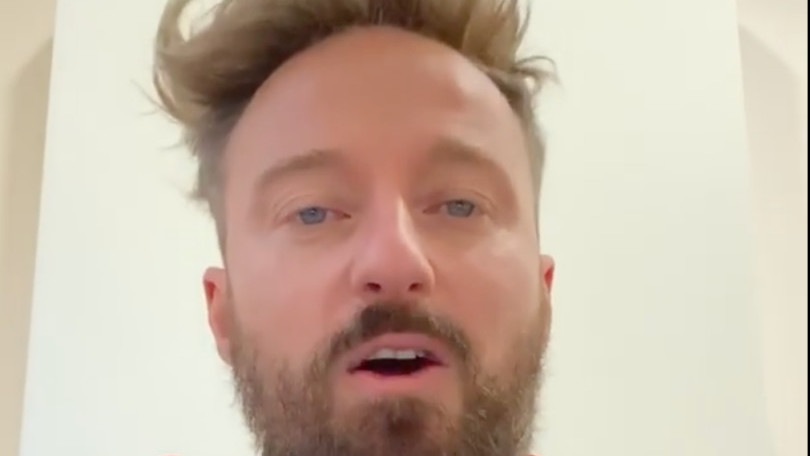 Facchinetti inchioda il vip spilorcio: "Sei ricco e chiedi lo sconto. Vergognati!"
