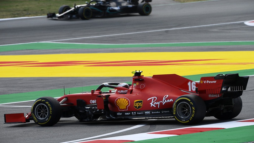 Ferrari, Gp Spagna nerissimo: Leclerc problemi al motore e ritiro