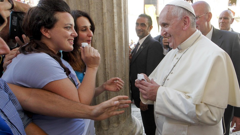 Coronavirus, il Papa: "Sul vaccino priorità a chi ha bisogno, non ai ricchi"
