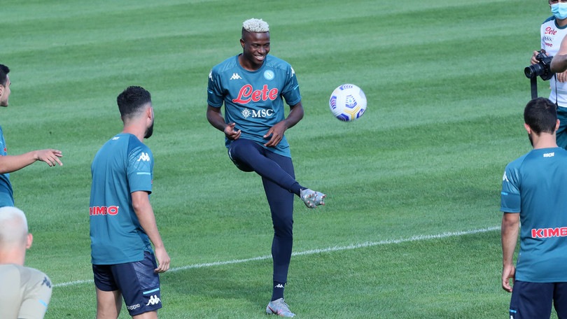 Napoli in ritiro: in mille per Osimhen