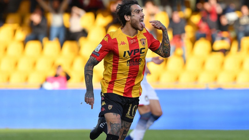 Benevento, intervento al ginocchio per Viola: due mesi di stop