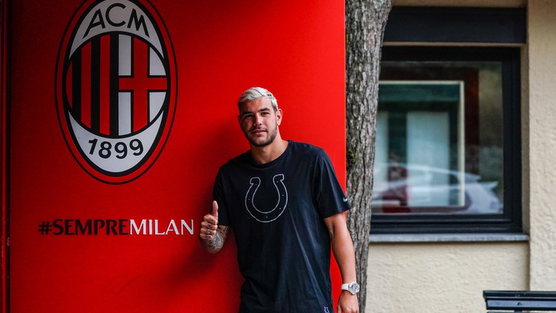 Theo Hernandez: "Felice al Milan. Vogliamo arrivare più in alto possibile"