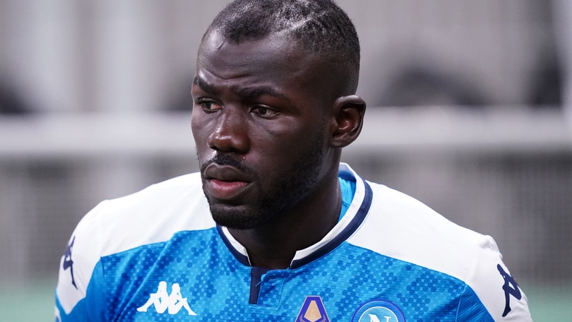 France Football: "Koulibaly d'accordo con il Manchester City: il Napoli attende l'offerta"