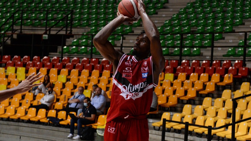 Supercoppa Italiana, Milano distrugge Cantù. A Varese non basta Scola