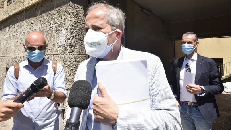 Crisanti: "Coronavirus, con il canto in classe 1 positivo ne infetta 50"