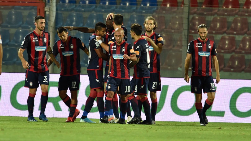 Crotone, firma Eduardo: il centrocampista arriva dallo Sporting Lisbona