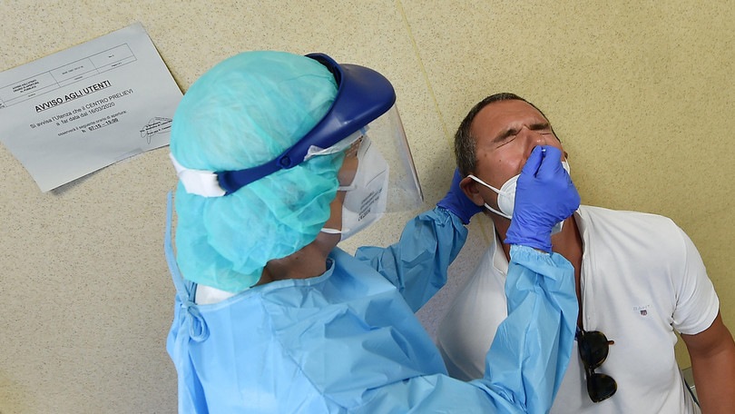 "Coronavirus, laboratori in difficoltà a causa dell'aumento di tamponi"