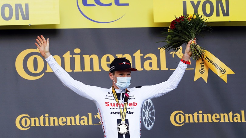 Kragh Andersen vince la 14ª tappa del Tour: Roglic resta leader
