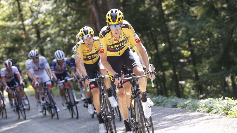 Tour de France, negativi i test covid su atleti e staff