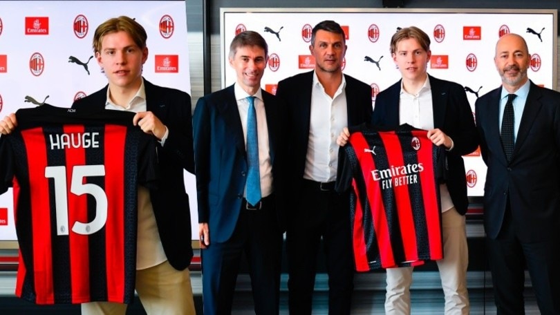 Milan, ecco Hauge: presentazione con la maglia numero 15