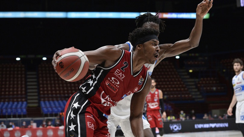 L'Armani vince con un +40: è prima con Venezia, Varese, Virtus Bologna e Trieste