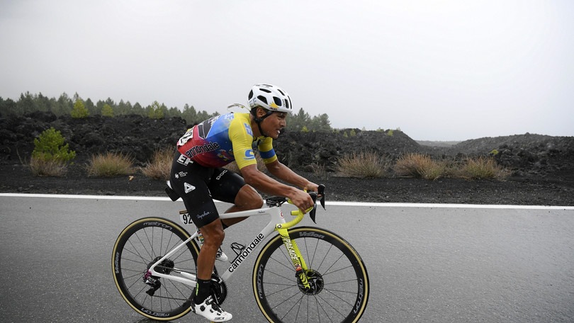 Giro d'Italia, Almeida in maglia rosa. A Caicedo la terza tappa