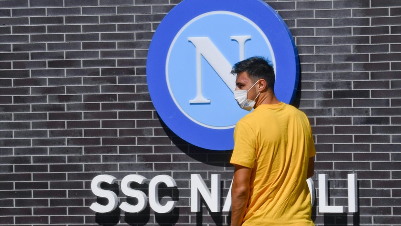 Napoli, negativi i tamponi dei componenti della prima squadra. Positivo un Primavera