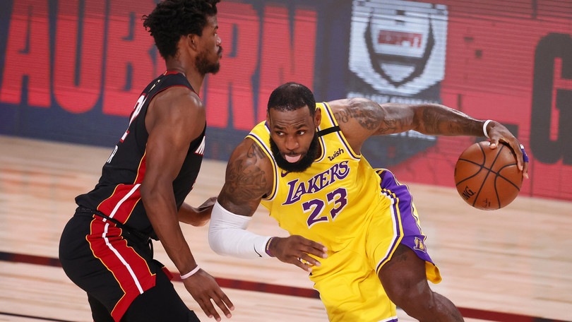 Nba, svelato il calendario: Durant e LeBron James al via!
