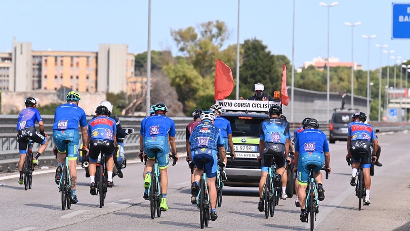 Giro d'Italia, positività di Yates al covid: la corsa va avanti