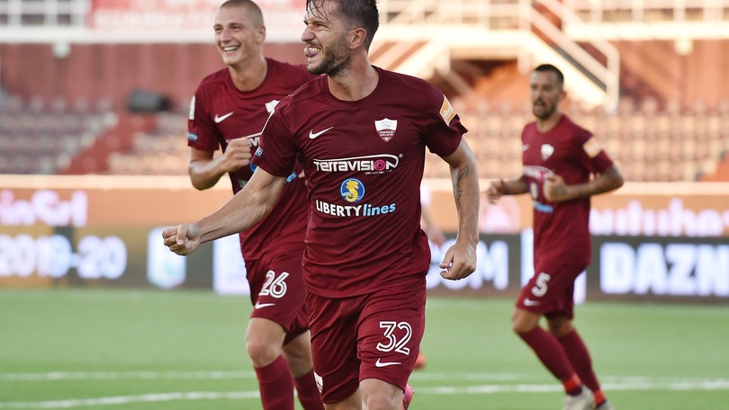 Lecce, riecco Pettinari: il centravanti saluta il Trapani