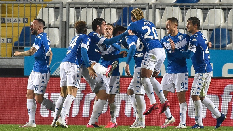 Brescia-Lecce 3-0, Lopez sorride col gol di Ayè e la doppietta di Ndoj