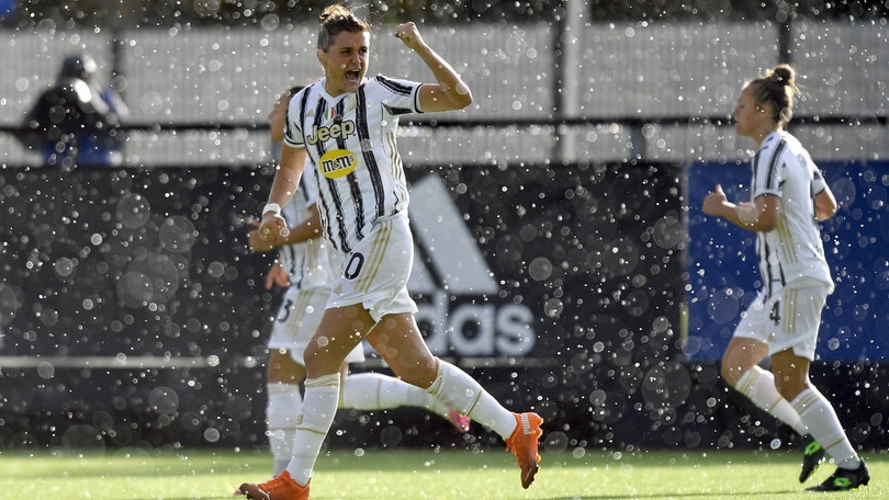 La Juve vince a Bari e torna in vetta, il Milan cala il poker nel derby