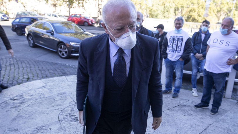 Coronavirus, De Luca: "Dobbiamo chiudere tutto"
