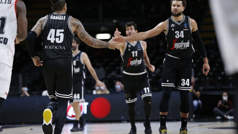 Eurocup, rimonta show della Virtus Bologna con Monaco. Cade Brescia