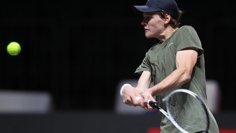 Sinner eliminato dal Torneo di Colonia: Zverev conquista la finale in due set
