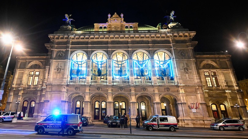 Vienna, spari davanti a una sinagoga: 7 morti e svariati feriti