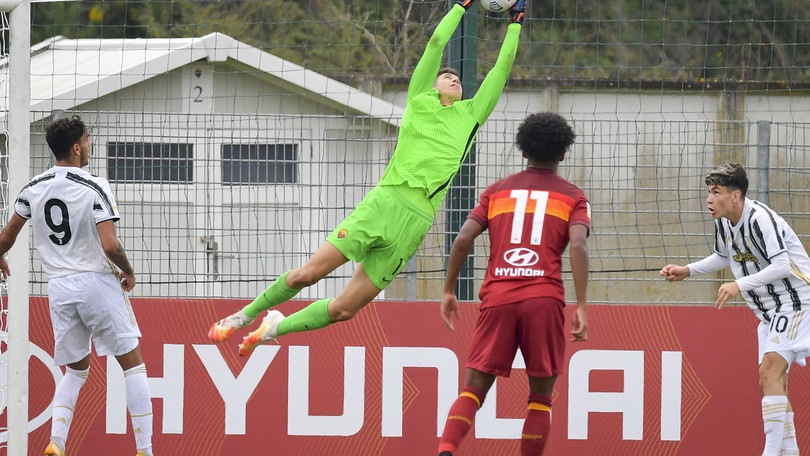 Roma, il giovane portiere Boer positivo al Covid