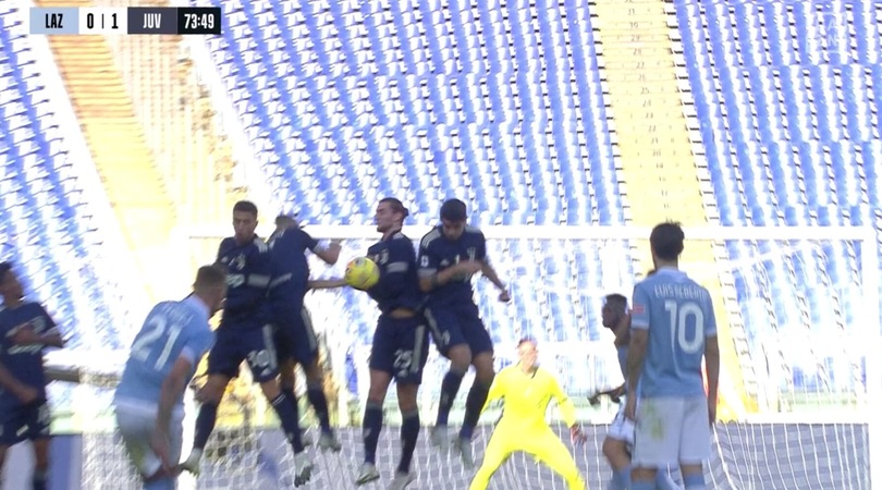Lazio-Juve, la moviola: Rabiot con la mano, non c’è il rigore