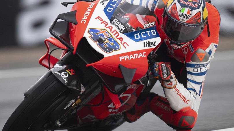GP Valencia: Miller velocissimo nelle libere, indietro Valentino Rossi 18°