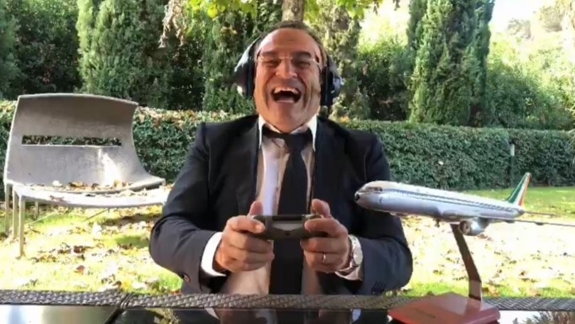 Lotito pilota d'aereo, l'imitazione di Max Giusti vola sul web