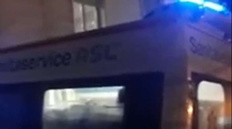 San Giovanni Rotondo, ambulanze in fila all'ingresso del pronto soccorso. Il video diventa virale