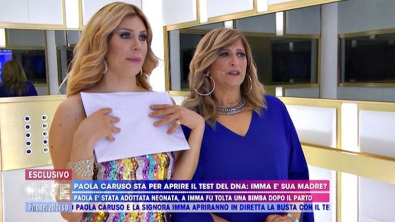 Paola Caruso contro la madre biologica: "Aveva bisogno di soldi"