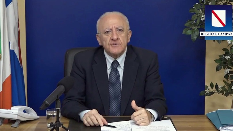 De Luca show sui social: "La Campania non è zona rossa, ma rosé"
