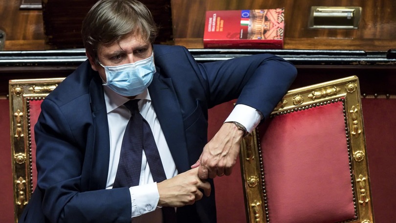 Sileri: "Crisanti si sbaglia, il vaccino è sicuro"