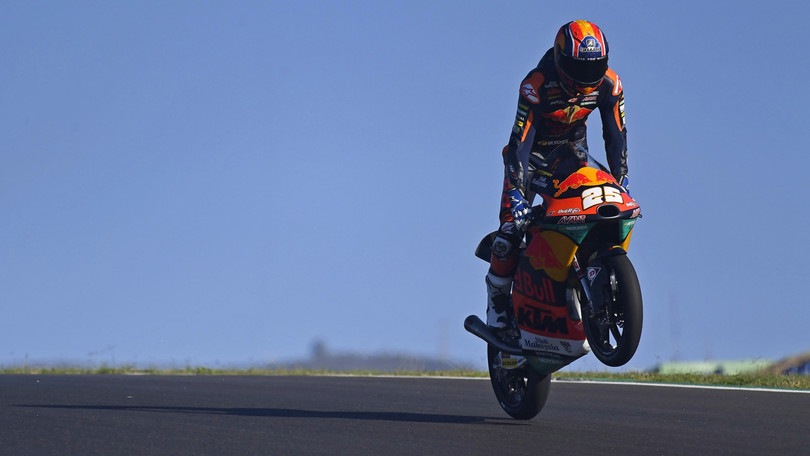 GP Portogallo: Fernandez si prende la pole in Moto3, solo 27° Arbolino