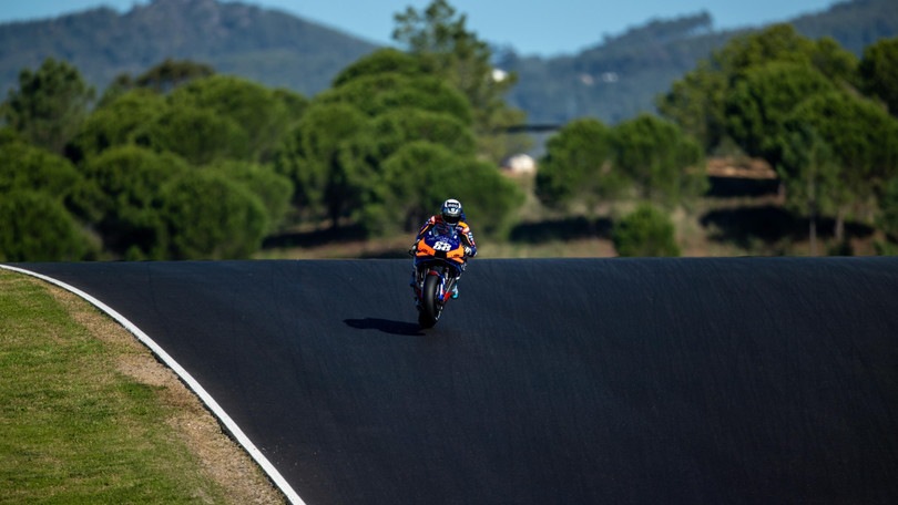 GP Portogallo: Oliveira pole in casa, dietro Valentino Rossi 17°