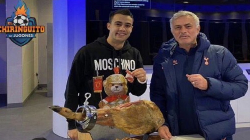 Mourinho e la scommessa del prosciutto: ha vinto Reguilon!