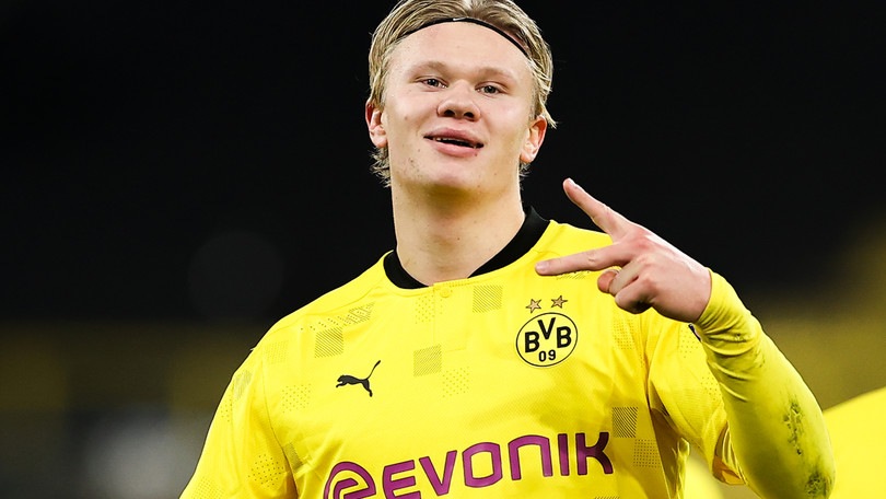 Haaland show, il Borussia vince. Poker e qualificazione per il Barcellona, vincono Psg e United