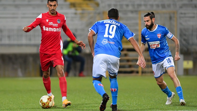 Novara, c'è un calciatore positivo al Covid