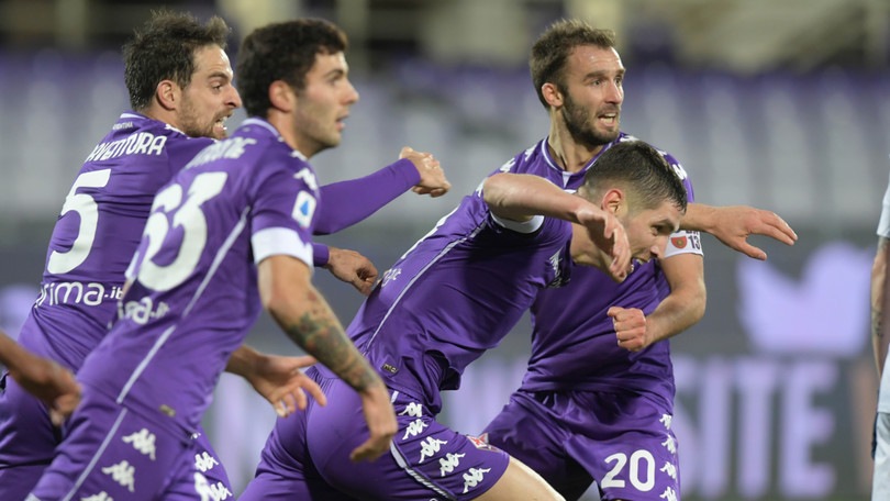 Fiorentina, il club ha deciso: ritiro interrotto