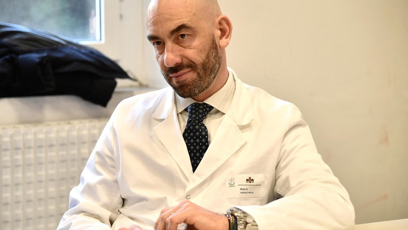 Coronavirus, Bassetti avverte: "Attenzione a Natale, terza ondata molto probabile"