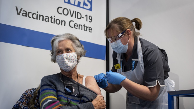 Covid, vaccino in Gran Bretagna: stop per chi ha reazioni allergiche