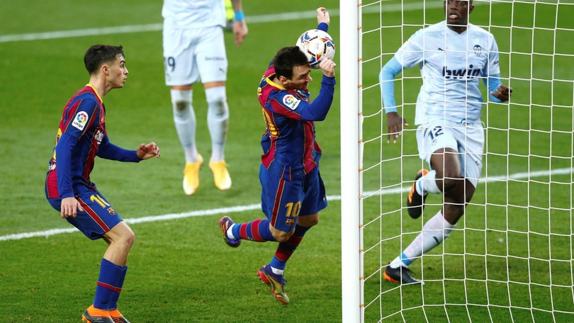 Messi eguaglia Pelé ma il Barcellona pareggia. Doppietta di Suarez nel 3-1 dell'Atletico Madrid