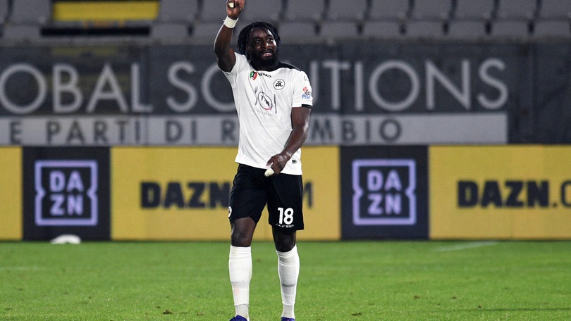 Spezia, Nzola l'antipersonaggio punta l'Inter: un gol da ogni tiro