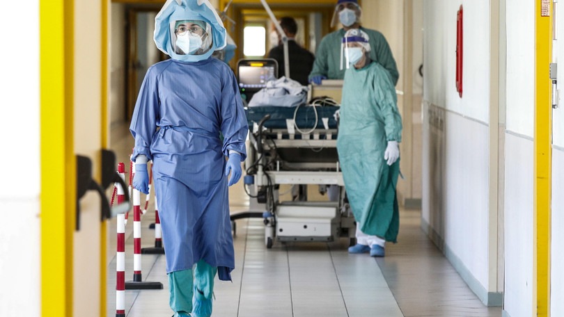 Vaccino Covid e variante inglese, Astrazeneca assicura efficacia