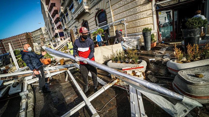 Napoli dopo il maltempo: danneggiati ristoranti e pizzerie