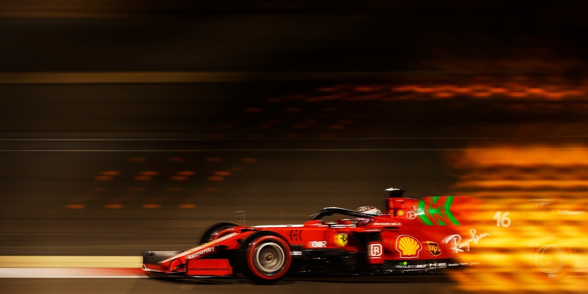 F1, Ferrari: Sainz e Leclerc testano le gomme Pirelli 2022 in Bahrain